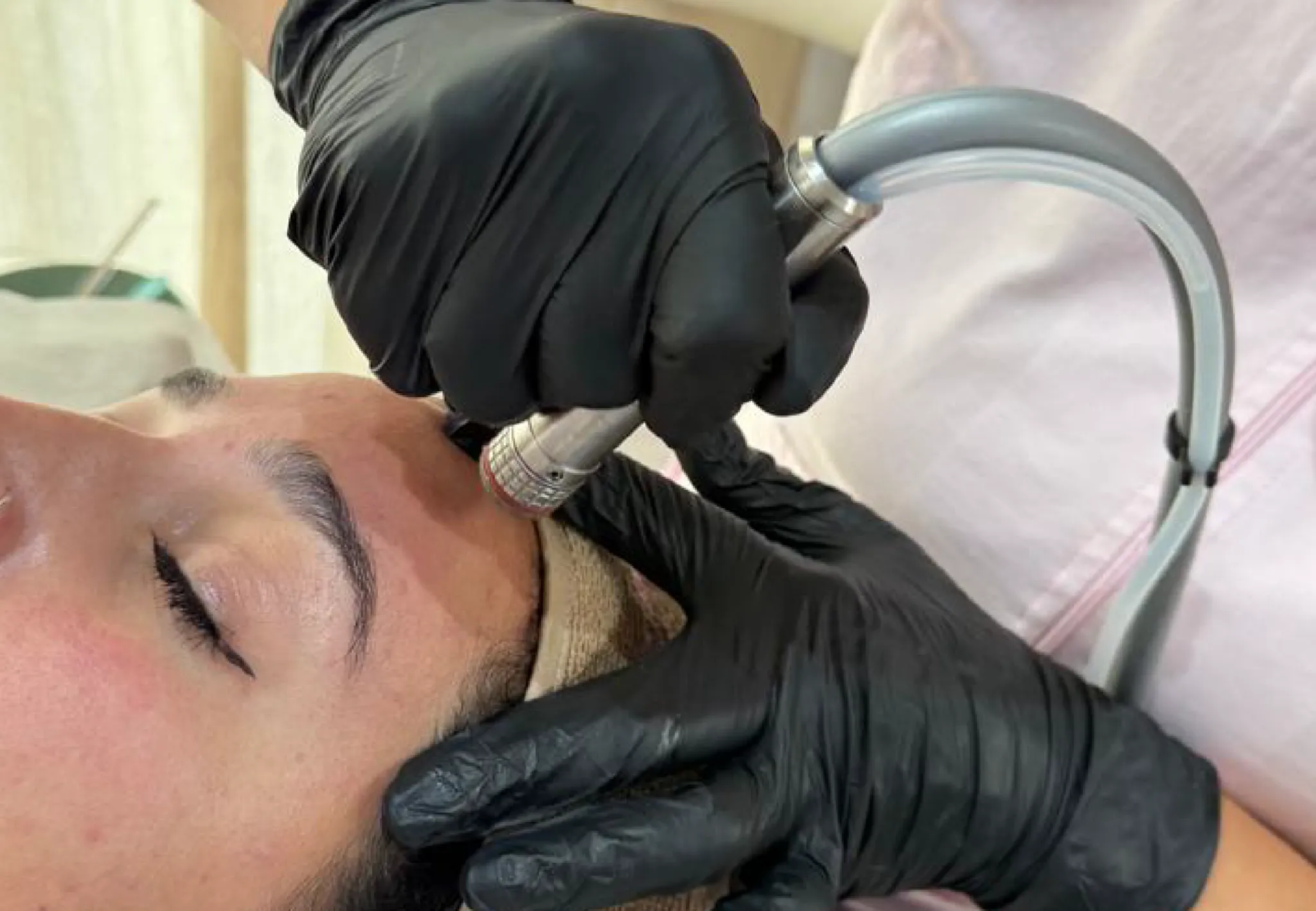 Higiene facial Deep Clean en Estudio Gaby B